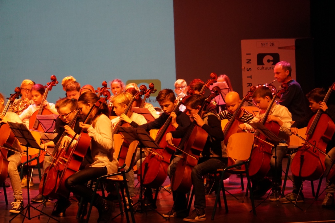 Concert van het 1e Popleerorkest in Estrado!